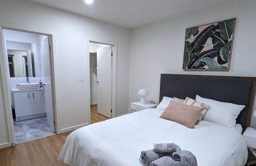 Tullamarine Casa | 2bed 2bath close to melb airportnn