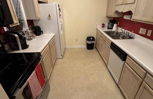 Greensboro Apartamento | 2Bed 2Bath Cozy Apartment off Guilford college!