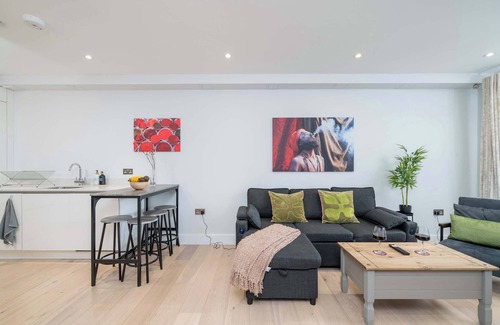 West Hendon Apartamento | 2Bed 2Bath @ Hendon - 3 min to Train - 65 Inch TV
