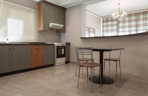 Beirut Apartamento | Apartamento de 2 dormitorios con todos los servicios al lado de The Sea-LH