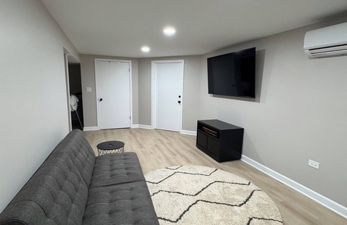 O'Hare Apartamento | 2bedroom apartment in fantastic Chicago near Ohare and quick drive into the city