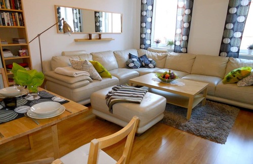 Vienna Apartamento | Casa familiar de 2 dormitorios, aire acondicionado, televisión por cable, wifi, metro