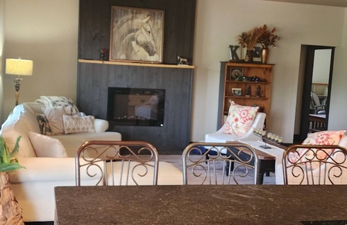 Ravenna Casa | 2-bedroom townhome. Centrally located to multiple college's. Pet friendly