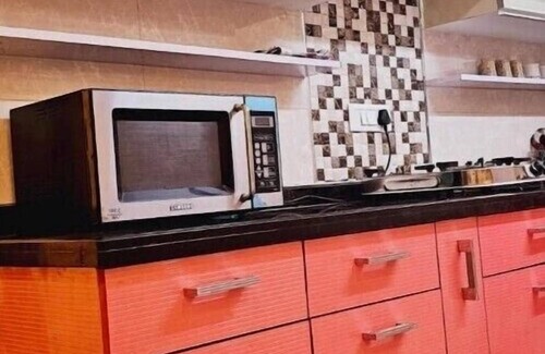 New Delhi Apartamento | 2BHK Apartment in Lajpat Nagar 4 near Market by HostMyStay