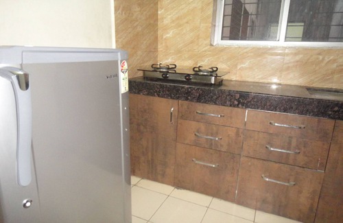 Meera Nagar Apartamento | Piso de aire acondicionado completamente amueblado 2BHK en Koregaon Park, Pune
