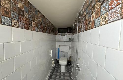 Bhubaneshwar Apartamento | 2BHK Home fully furnished at Sahid Nagar near INOX