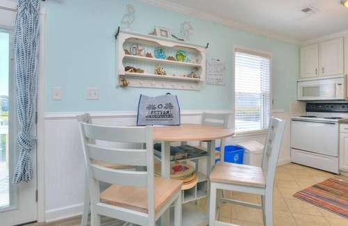 Yaupon Beach Condominio | 2BR/1BA Condo - Oceanfront, Walk to Pier/Fishing/Dining, Sleeps 6
