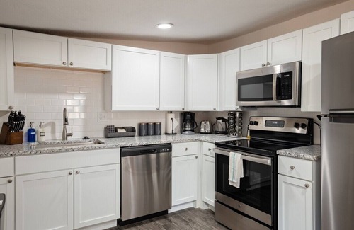 Rosedale Casa | 2BR/1BA Home|Weekend Getaway|Quiet Area|Near KU