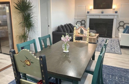 Mid-Wilshire Casa | 2br/1ba Mid-Wilshire Hideaway— Where LA Comes Together. Quiet, central retreat.
