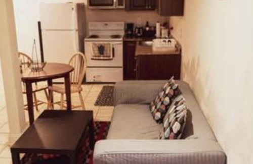 Silver Spring Apartamento | 2BR & 1BA Self Contained apartment in vibrant downtown Silver Spring