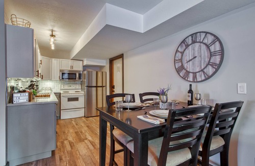 Fairways Chalet De Esquí | 2BR/1BA Suite: Ski In / Hot Tub / Amazing Views!