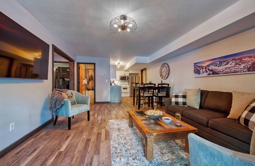 Fairways Chalet De Esquí | 2BR/1BA Suite: Ski In / Hot Tub / Amazing Views!
