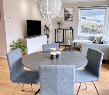 Trondheim Apartamento | 2BR, 2 parking spots, EV-charger and home office