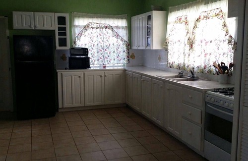Basseterre Apartamento | 2BR 2BA Apt. A solo 8 minutos del aeropuerto