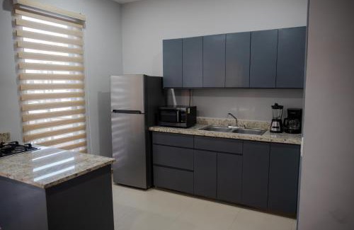 Ferrocarrilera Apartamento | 2br/2ba Condo 1 block to ocean! - Unit 3