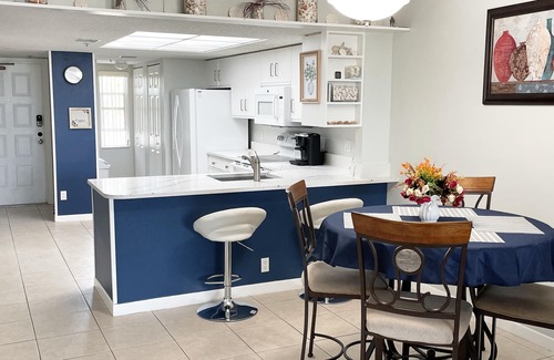 Indian Rocks Beach Condominio | 2BR/2BA Condo with Heated Pool & Private Beach Access