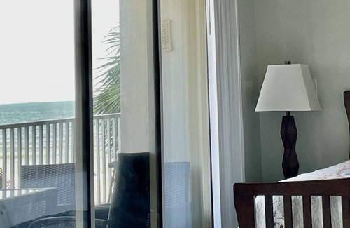 Indian Rocks Beach Condominio | 2BR/2BA Condo with Heated Pool & Private Beach Access