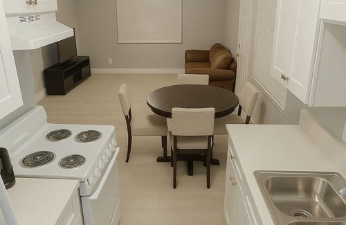 Spring Valley Apartamento | 2BR/2BA Downtown Vegas Gem – 2 Min Walk to Fremont!