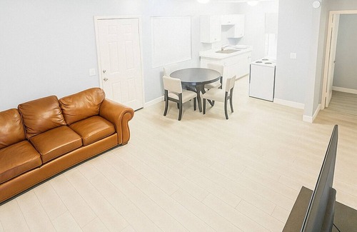 Spring Valley Apartamento | 2BR/2BA Downtown Vegas Gem – 2 Min Walk to Fremont!