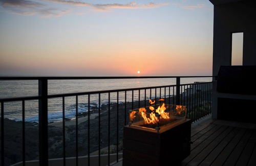 Cerritos Condominio | 2BR/2BA Oceanfront Lux Surf Condo in Los Cerritos w/ Pool, Gym, Hot Tub, Sauna