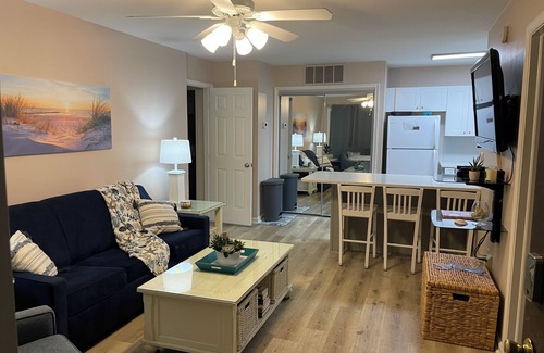 Caine Woods Condominio | 2BR 2BA Quiet North OCMD Condo+Hot Tub+Beach+Pool
