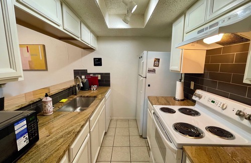 Riverside Casa | 2br/2bath King House 5 minutes to Downtown ATX!