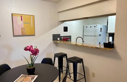 Riverside Casa | 2br/2bath King House 5 minutes to Downtown ATX!