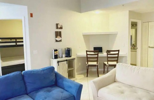 Kissimmee Condominio | 2br 4 beds Universal Disney Free Parking Wifi pool-hot Spa Coffee Shopping Malls