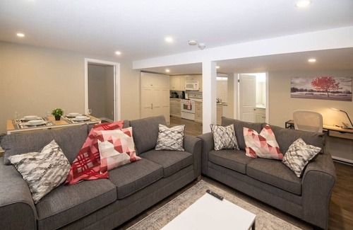 Kitchener Casa | 2BR+AC+Wi-fi+Kitchen+Washer+Dryer+FreePrkng+Pet