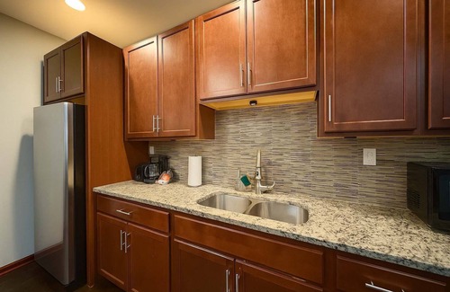 Chicago Apartamento | 2BR Airy Apt w/ Free Parking