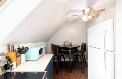 Oakley Apartamento | 2BR apartment - cute, cozy, convenient