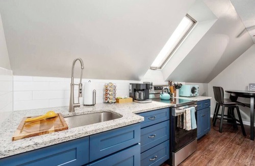 Oakley Apartamento | 2BR apartment - cute, cozy, convenient