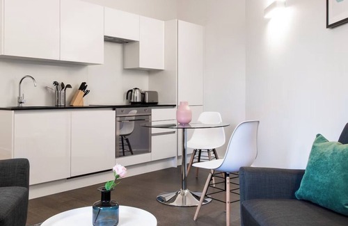 St Albans Apartamento | 2BR Apartment w/Fully Equipped Kitchen & Comfortable Beds for the Perfect Stay