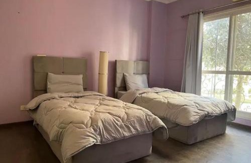 Al Rehab Apartamento | 2BR Apartment with Private Garden in Downtown Rehab Near Malls