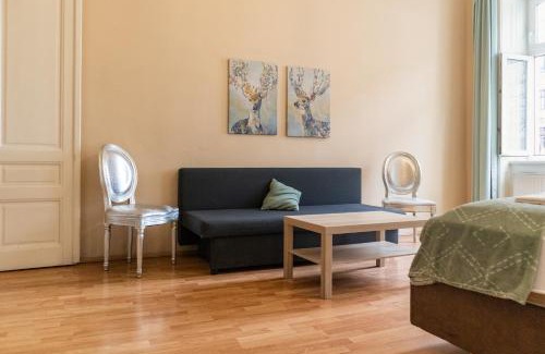 Matzleinsdorf Apartamento | 2BR Apt, Suitable for Longstays, Central Location