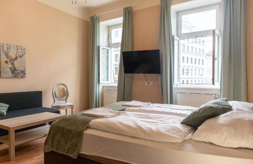 Matzleinsdorf Apartamento | 2BR Apt, Suitable for Longstays, Central Location