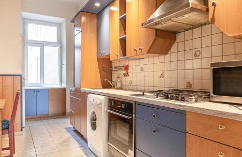 Matzleinsdorf Apartamento | 2BR Apt, Suitable for Longstays, Central Location