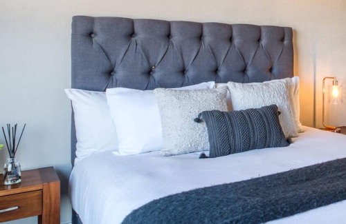 Zona Rio Apartamento | 2BR Apt w/a PVT Balcony & A/C: Gym+Lounge+Cinema