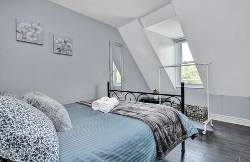 Centretown West Apartamento | 2BR Apt with Netflix and access to Rooftop Terrace