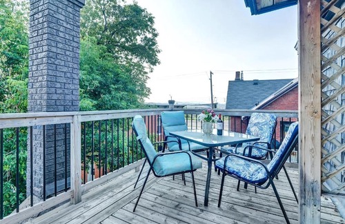 Centretown West Apartamento | 2BR Apt with Netflix and access to Rooftop Terrace