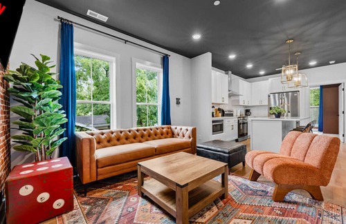 Talbot's Corner Apartamento | 2BR Bachelor Pad, Full Kitchen & Bath - Sleeps 9!