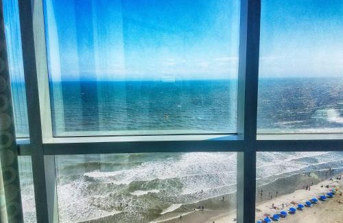 Downtown Myrtle Beach Apartamento | 2BR beach condo w heated pools & views