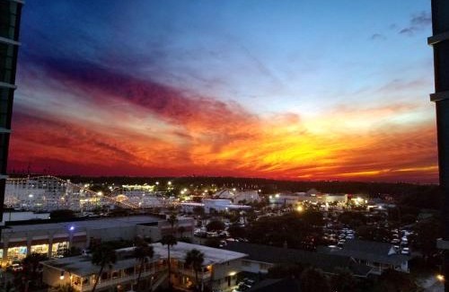 Downtown Myrtle Beach Apartamento | 2BR beach condo w heated pools & views