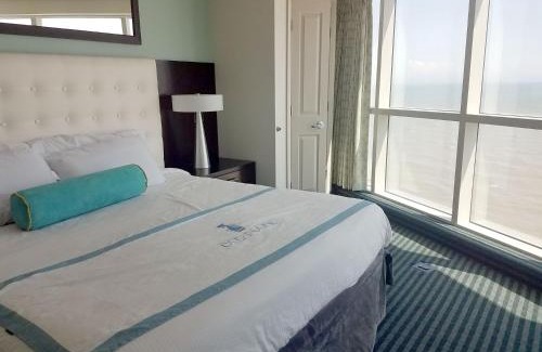 Downtown Myrtle Beach Apartamento | 2BR beach condo w heated pools & views