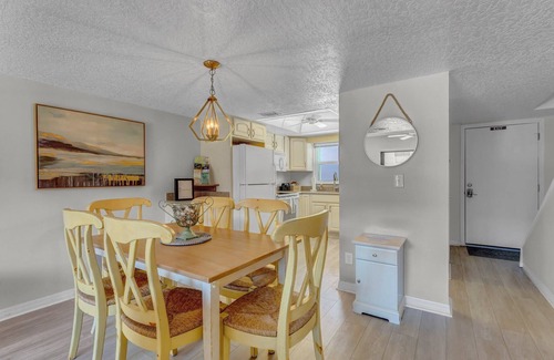 Avon By The Sea Condominio | 2BR Beachfront Condo with Pool BBQ & Steps To Pier!