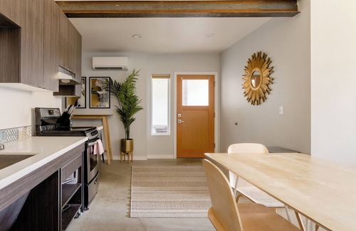 Belmont Apartamento | 2BR Bohemian Oasis ~ Food & Craft Beer Lovers