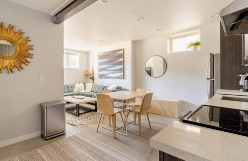 Belmont Apartamento | 2BR Bohemian Oasis ~ Food & Craft Beer Lovers
