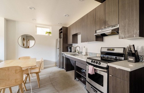 Belmont Apartamento | 2BR Bohemian Oasis ~ Food & Craft Beer Lovers