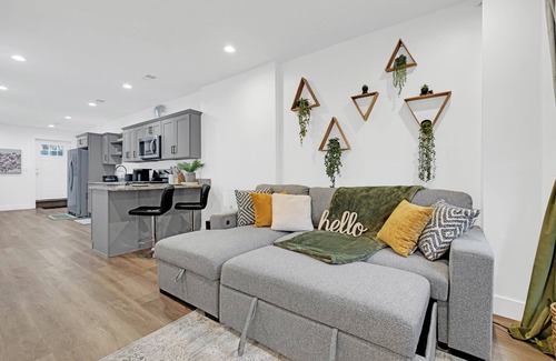 Oakland Apartamento | 2BR Brownstone 7-minutes to Event Centers, Downtown, & Beach
