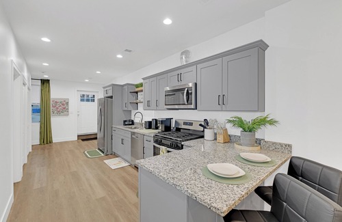 Oakland Apartamento | 2BR Brownstone 7-minutes to Event Centers, Downtown, & Beach